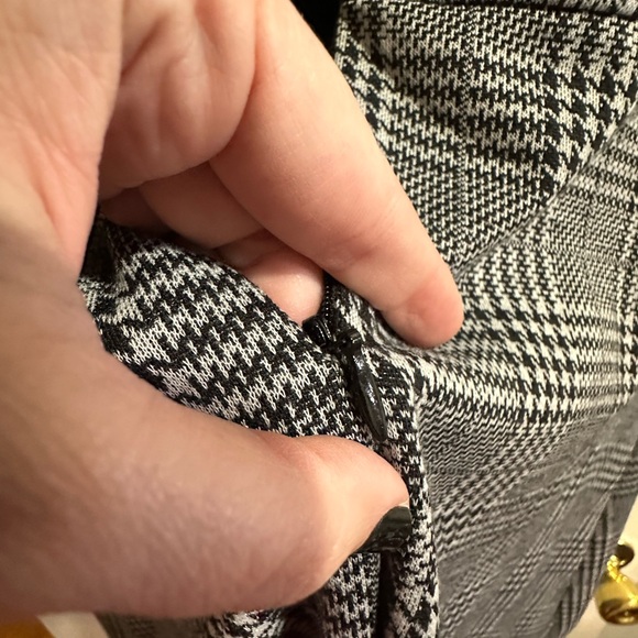 🖤 Suzanne Betro Sleeveless Glen Plaid Sheath Dress - Picture 10 of 10